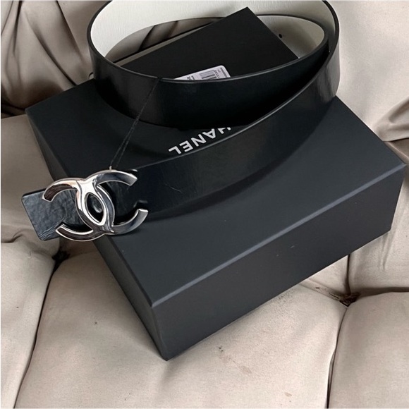 CHANEL NEW CC SILVER LOGO REVERSIBLE BLACK AND WHITE LEATHER BELT s 80 - Picture 9 of 12